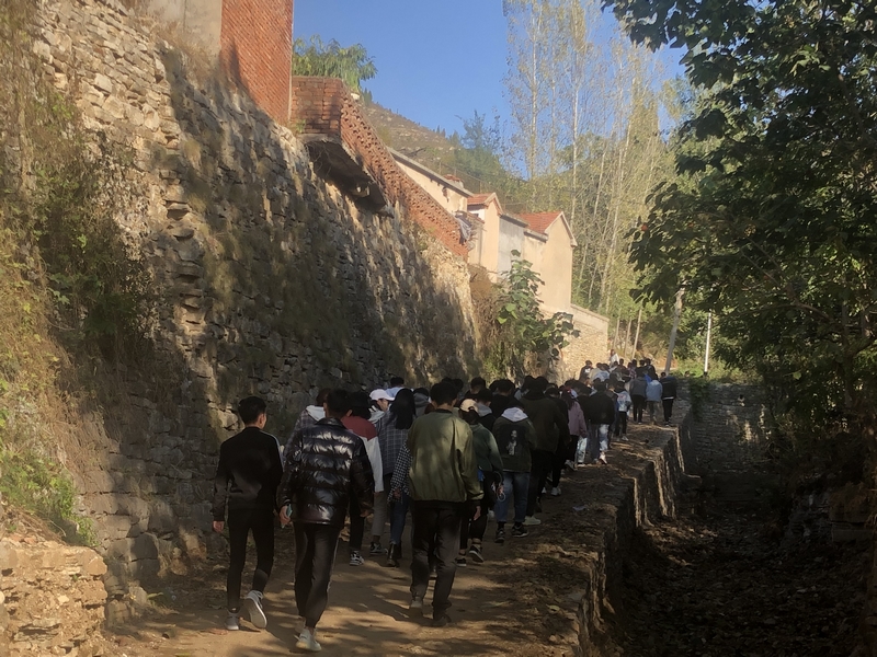 2019級(jí)環(huán)藝專業(yè)學(xué)生在淄博峨莊土泉村開(kāi)展寫生課程