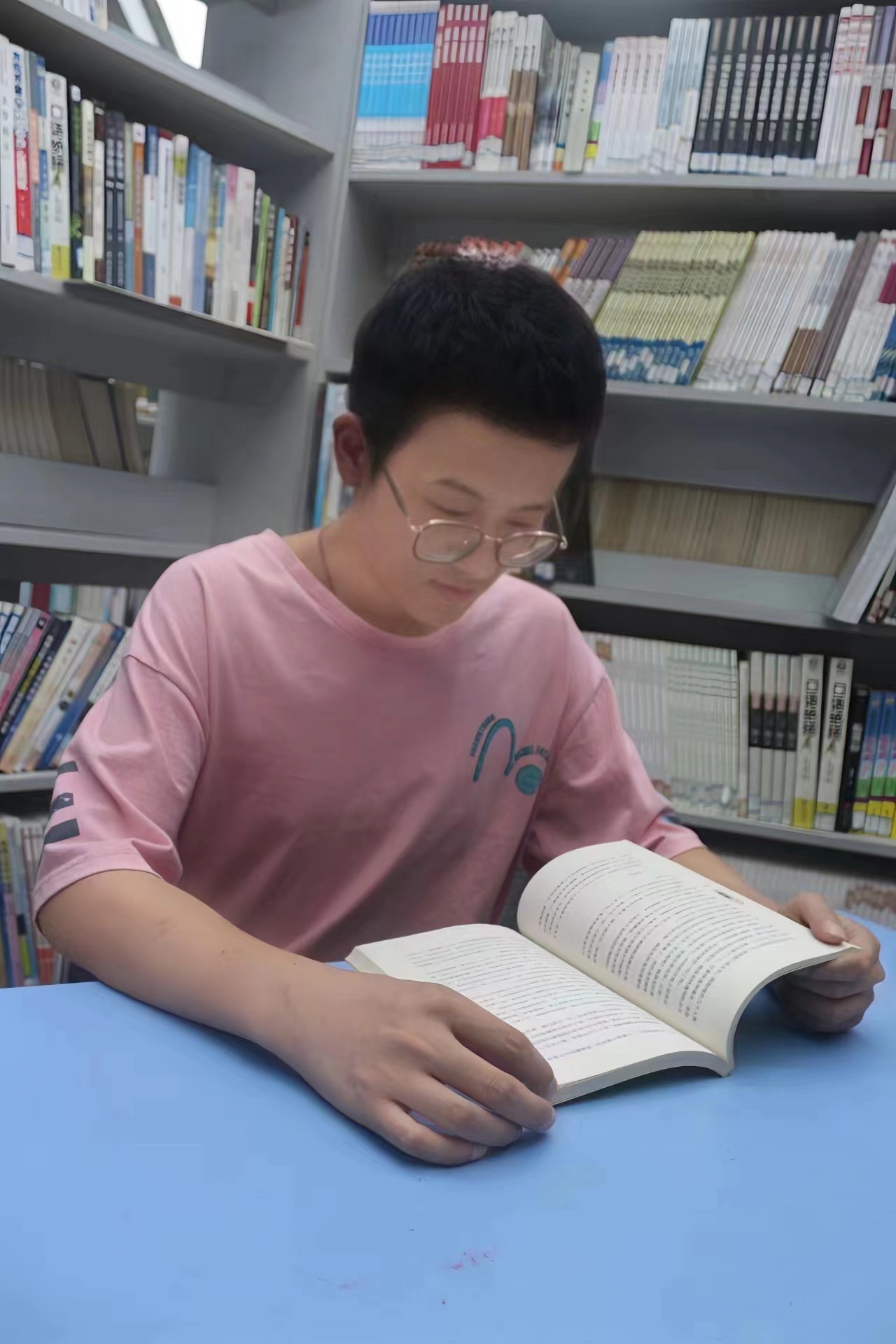 六月【最美讀書人】萬事皆下品，唯有讀書高。 第 1 張