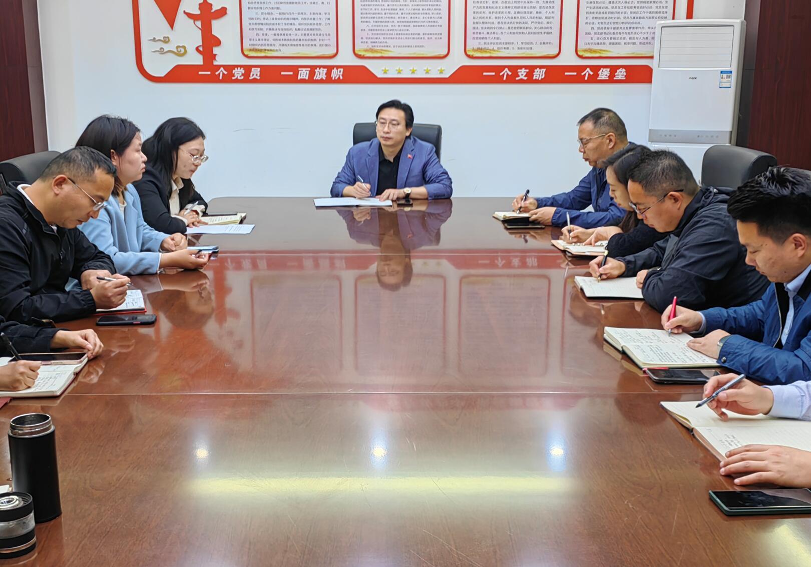 學(xué)校召開2023-2024學(xué)年第二學(xué)期第8周全校學(xué)生工作會議 第 2 張