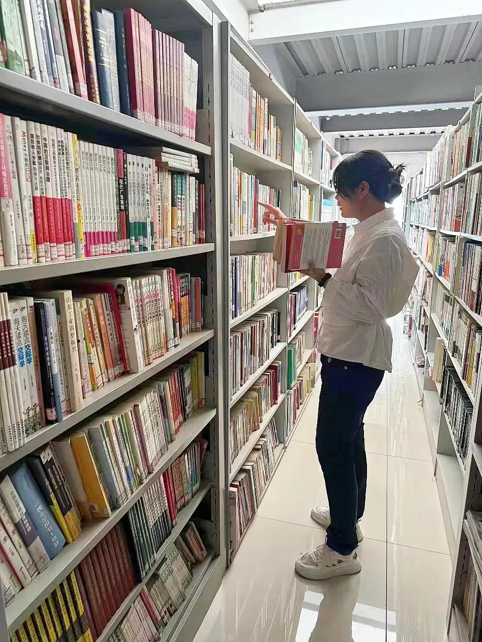 學(xué)校圖書館設(shè)立“心靈休息站” 第 2 張